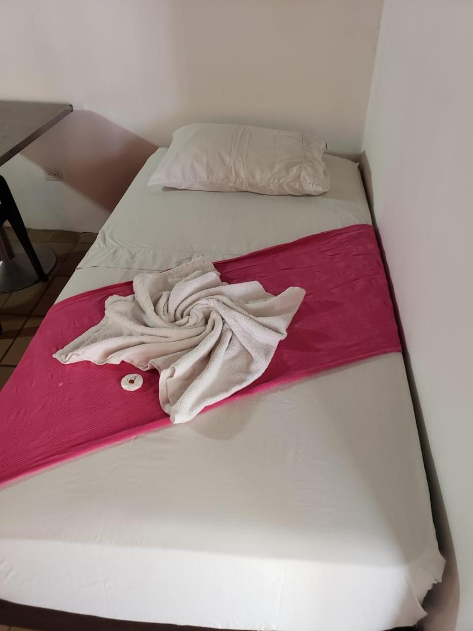 Mi Llave Hostels Cartagena Exterior photo